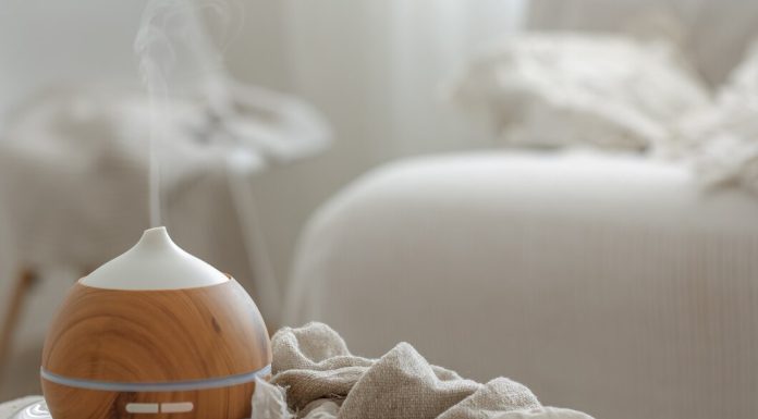 https://ru.freepik.com/free-photo/essential-oil-aroma-diffuser-humidifier-diffusing-water-articles-in-the-air_16771454.htm#fromView=search&page=1&position=0&uuid=1a2df7b1-7a92-4e8d-8425-81d5f4dd8dbe